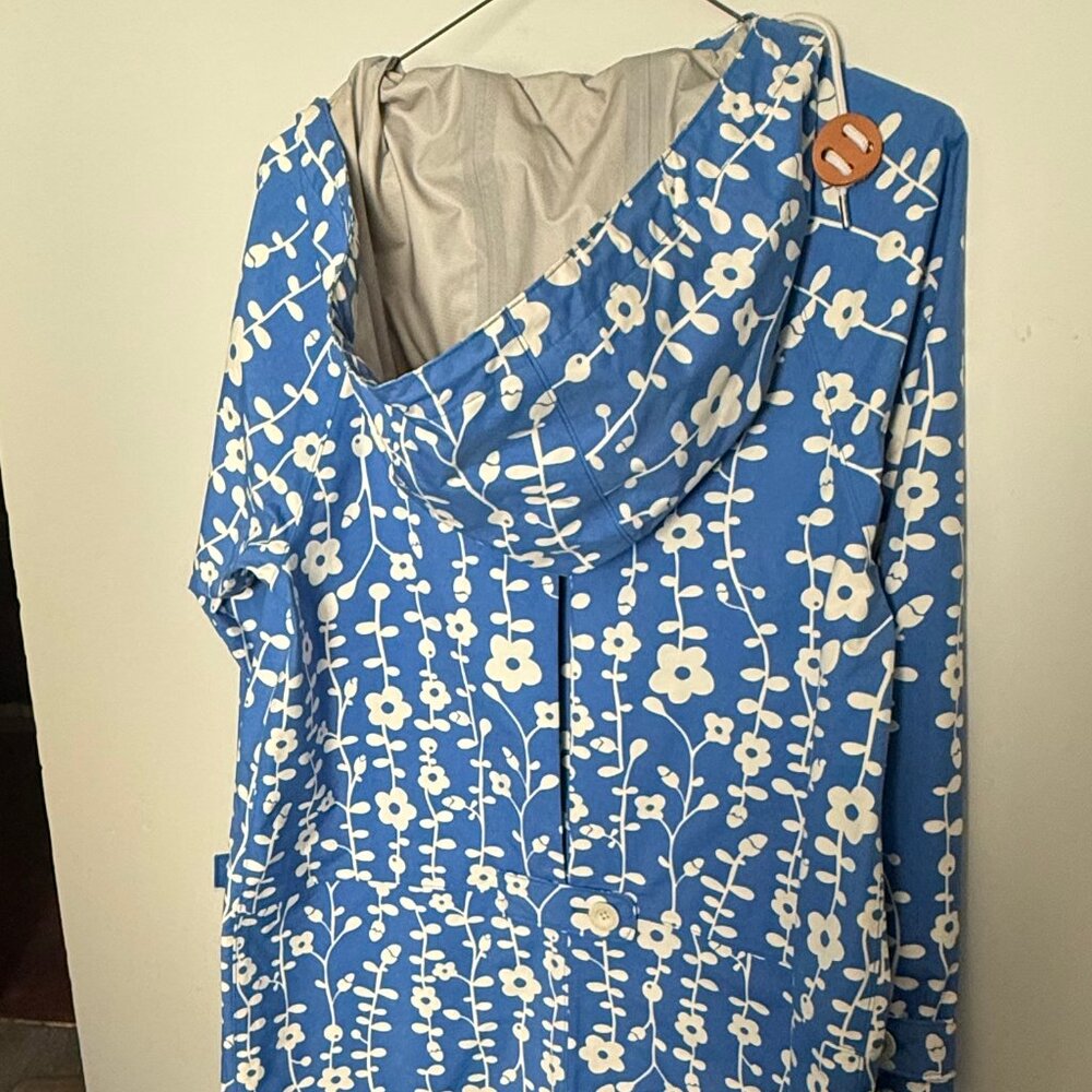 New Helly Hansen women's raincoat